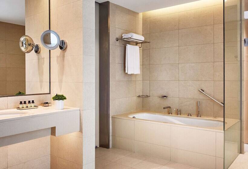 اتاق لوکس با تخت بزرگ, Pullman Doha West Bay