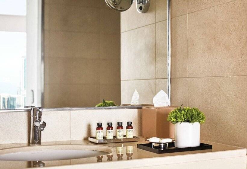 اتاق لوکس با تخت بزرگ, Pullman Doha West Bay
