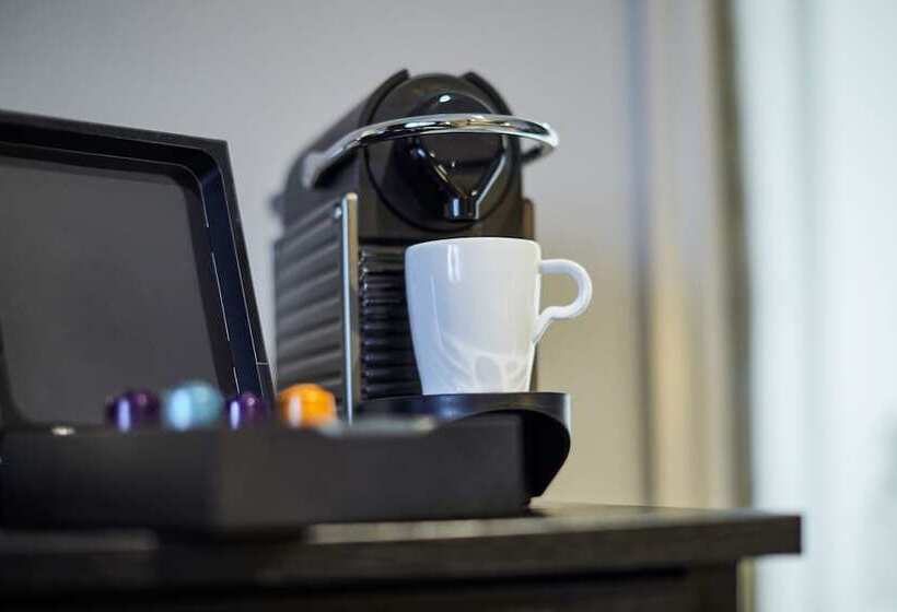 اتاق لوکس با تخت بزرگ, Pullman Doha West Bay