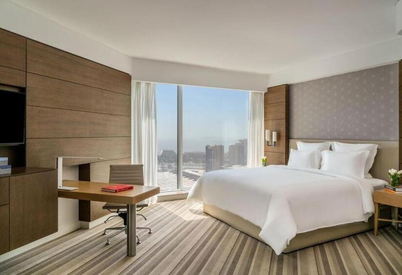 اتاق اجرایی با تخت بزرگ, Pullman Doha West Bay