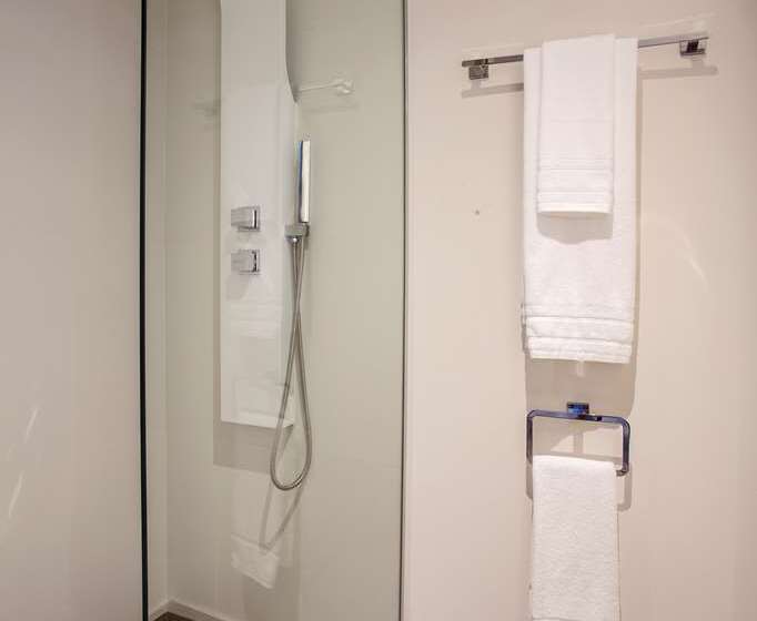 سوئیت با تخت بزرگ, Hampton By Hilton David