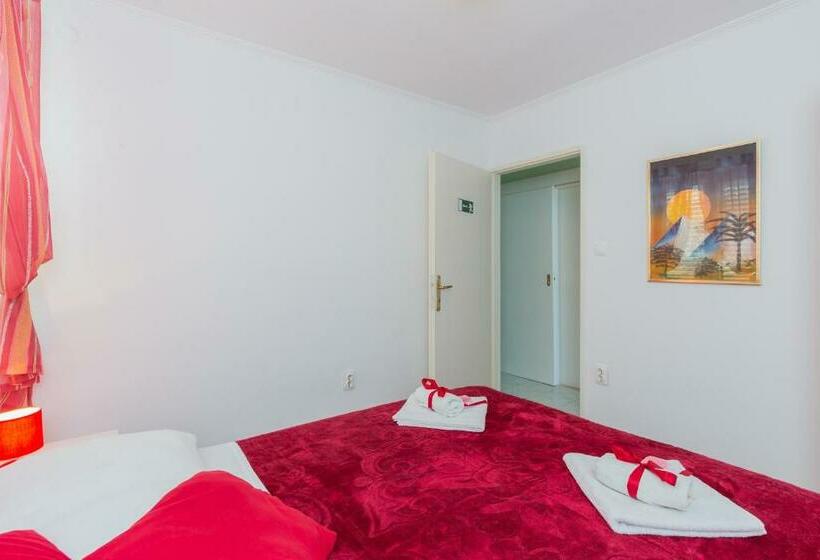 شقة غرفتين مطلة على البحر, Apartments And Room Lora