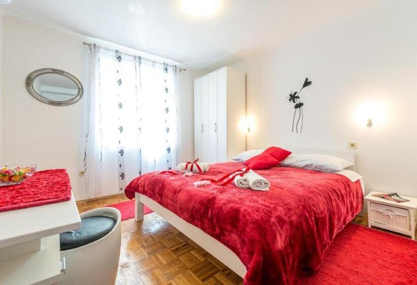 شقة غرفة واحدة مزودة بتراس, Apartments And Room Lora