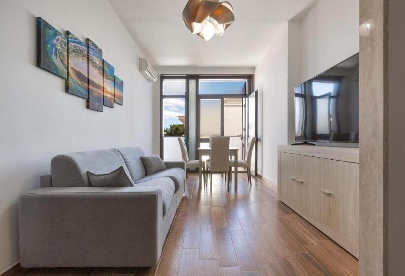Четырехместный Номер Стандарт, Joy Home B&b