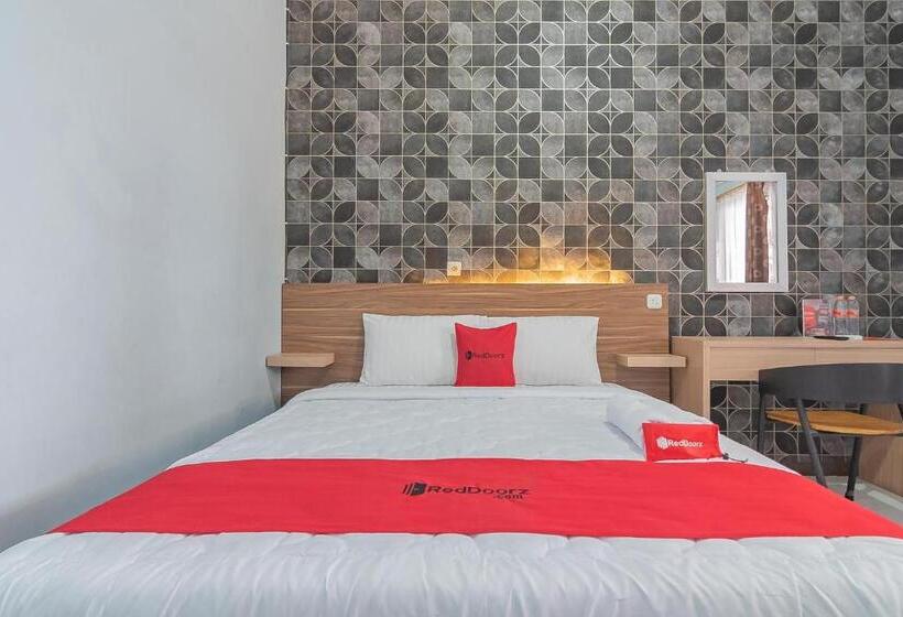 Номер Deluxe, Reddoorz Near Alun Alun Garut