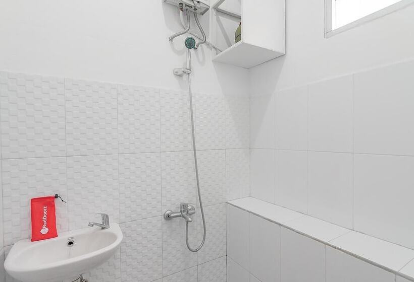 Номер Deluxe, Reddoorz Near Alun Alun Garut