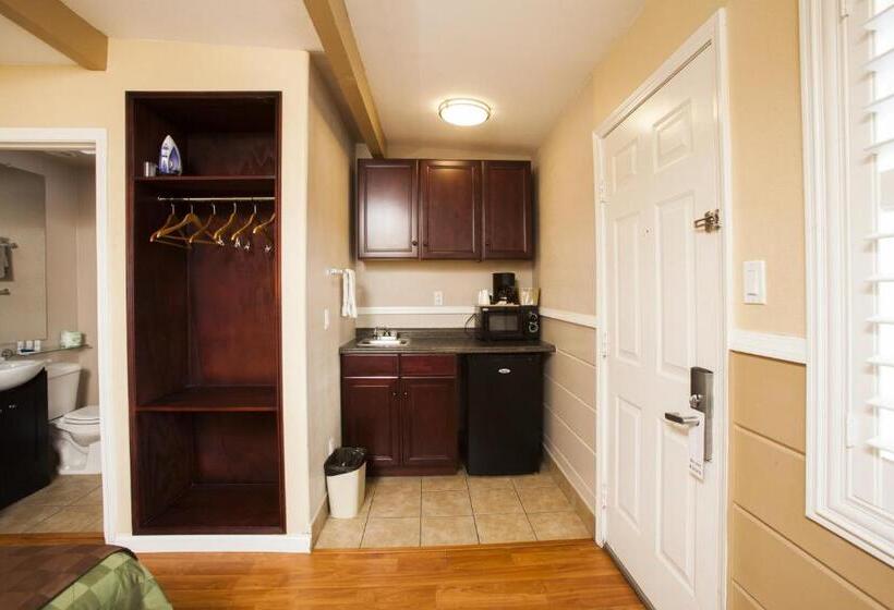 Номер Стандарт, Tri Valley Inn & Suites