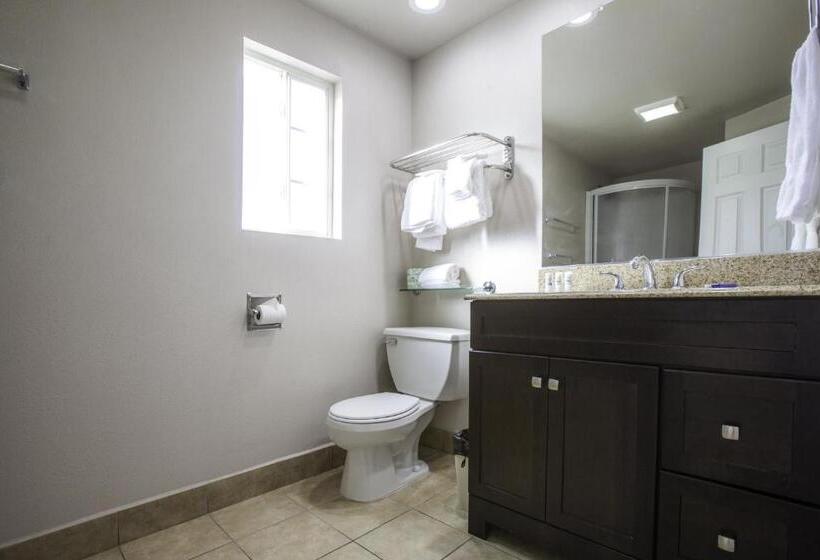 Люкс, Tri Valley Inn & Suites