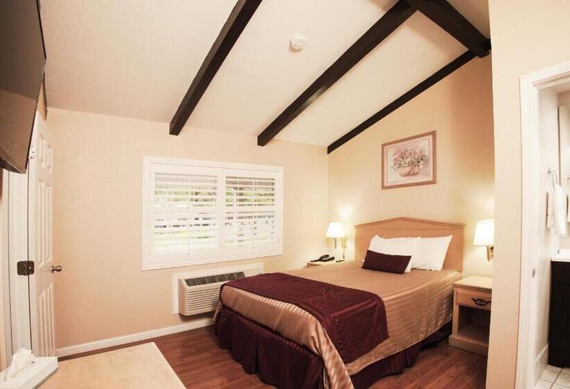 Люкс, Tri Valley Inn & Suites