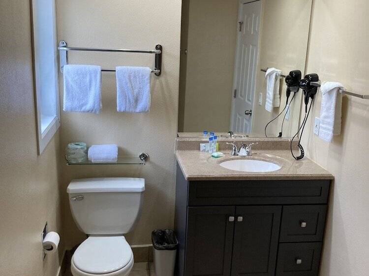 Люкс, Tri Valley Inn & Suites