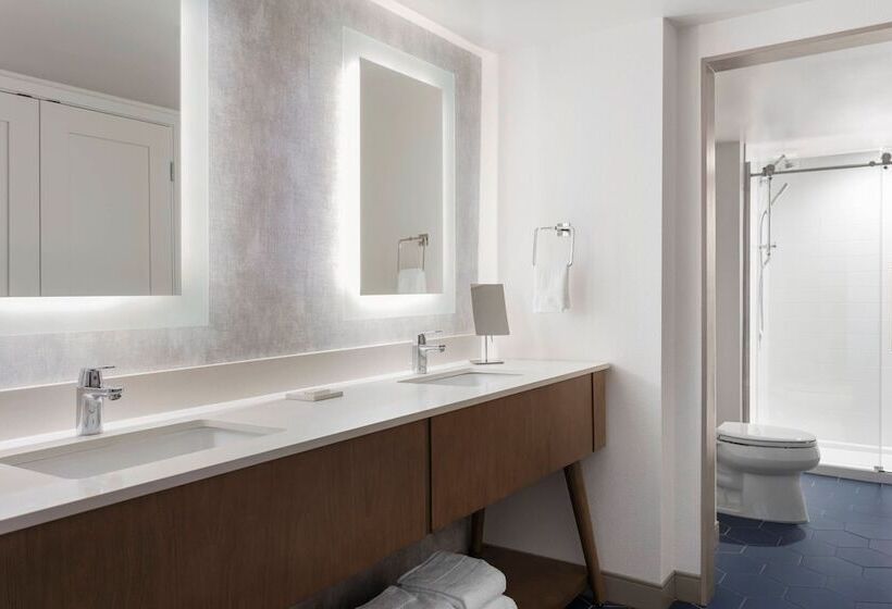 سوئیت برای معلولان, Delta Hotels By Marriott Virginia Beach Waterfront