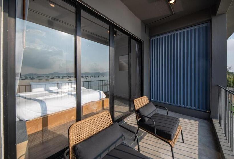 اتاق استاندارد با بالکن و چشم‌انداز دریا, Arch39 Phuket Beach Front   Sha Plus