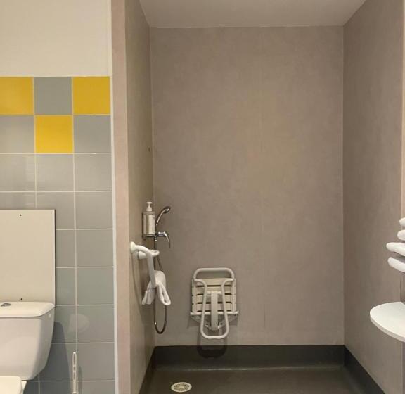 Standard Room Adapted for people with reduced mobility, Hôtel Restaurant D Application Lesdiguieres   Ecole Hôtelière