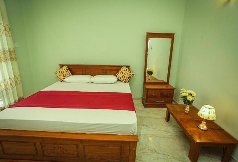 Quarto Deluxe com Sacada, Nirosha Guest House