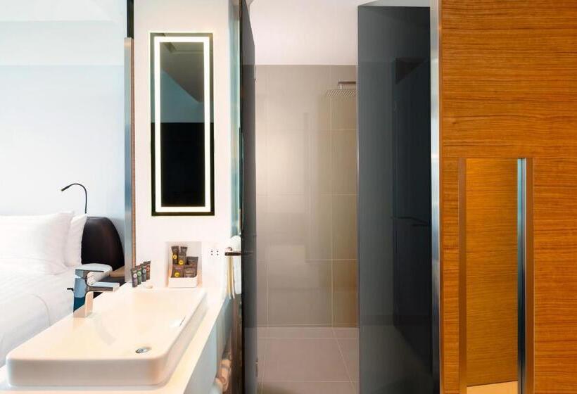 اتاق لوکس با چشم‌انداز دریا, Novotel Marina Sriracha