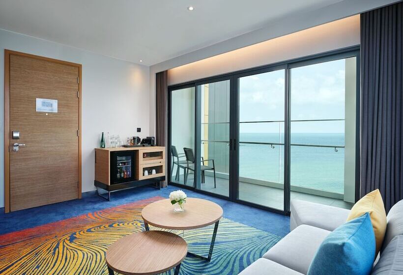 سوییت جونیور با چشم‌انداز دریا, Novotel Marina Sriracha