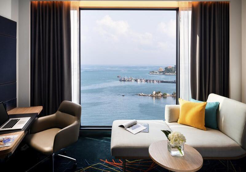 اتاق پرمیوم با چشم‌انداز دریا, Novotel Marina Sriracha
