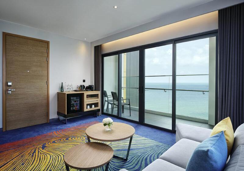 سوئیت با تخت بزرگ, Novotel Marina Sriracha
