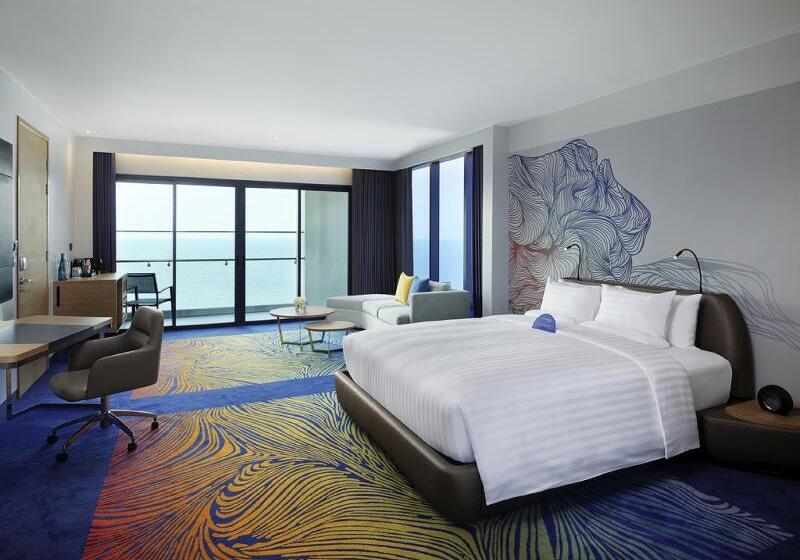 سوییت جونیور با چشم‌انداز دریا, Novotel Marina Sriracha