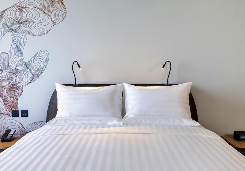 اتاق پرمیوم با چشم‌انداز دریا, Novotel Marina Sriracha