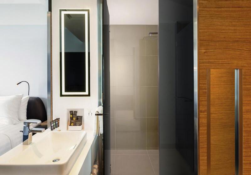 اتاق پرمیوم با چشم‌انداز دریا, Novotel Marina Sriracha