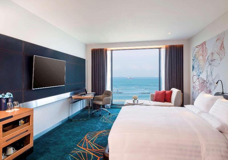 اتاق لوکس با چشم‌انداز دریا, Novotel Marina Sriracha