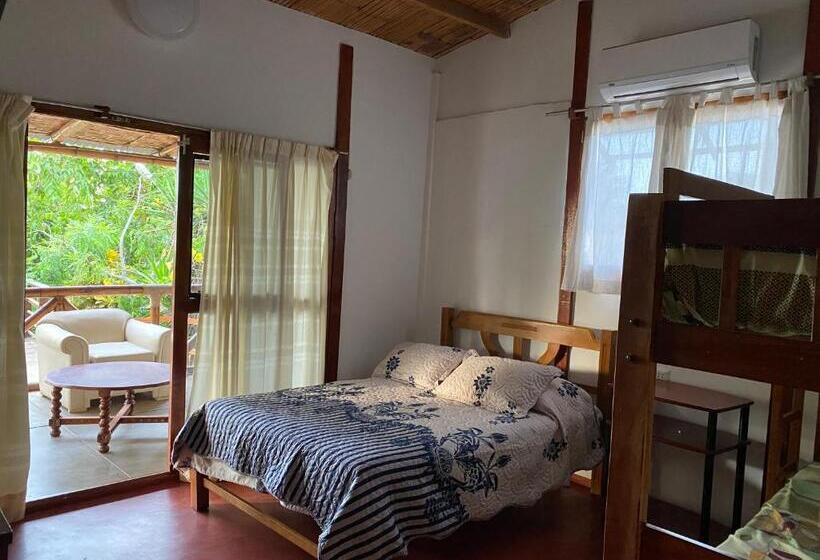 اتاق استاندارد سه نفره, Villa Mistika