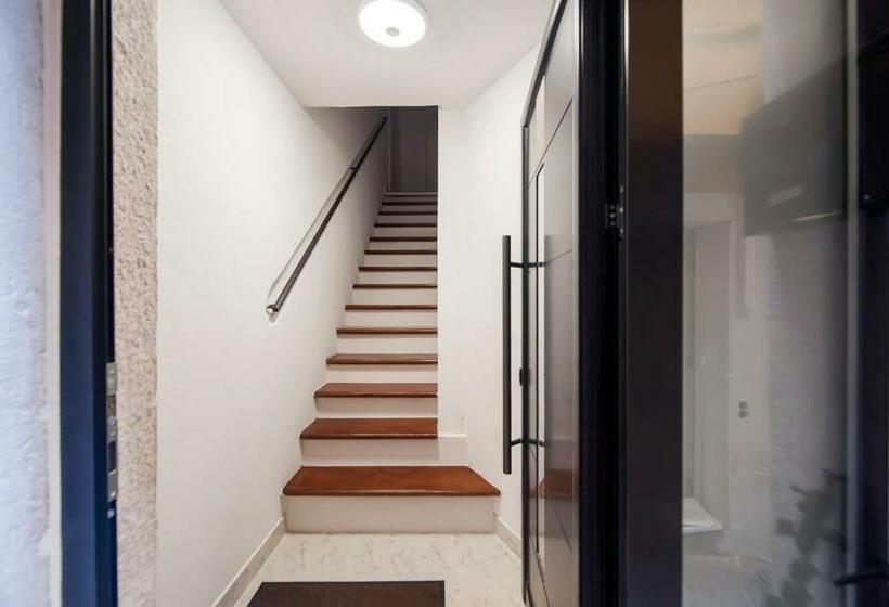 استودیوی لوکس, Riva Residence
