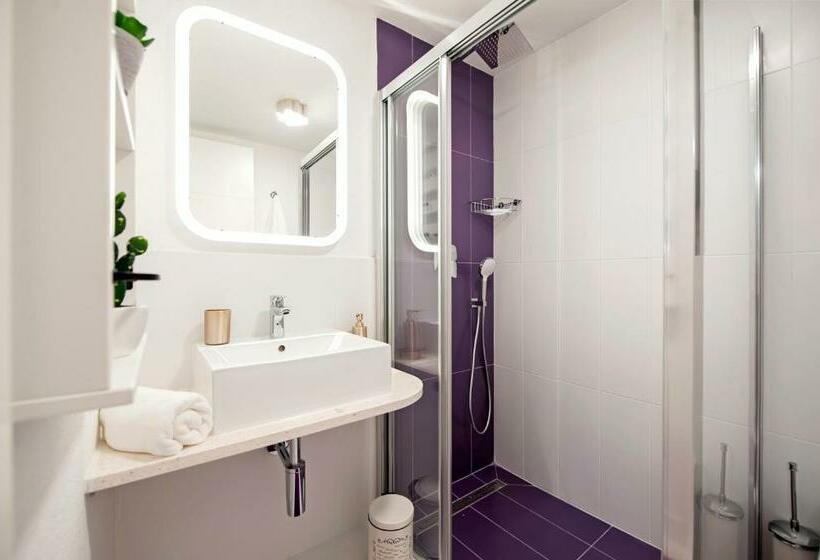 استودیوی لوکس, Riva Residence