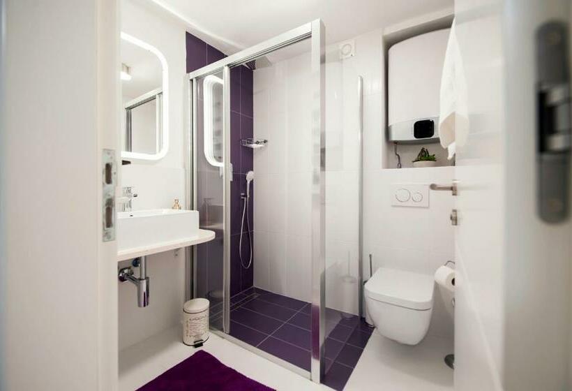 استودیوی لوکس, Riva Residence