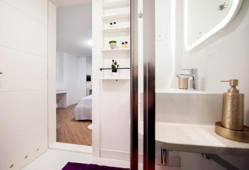 استودیوی لوکس, Riva Residence