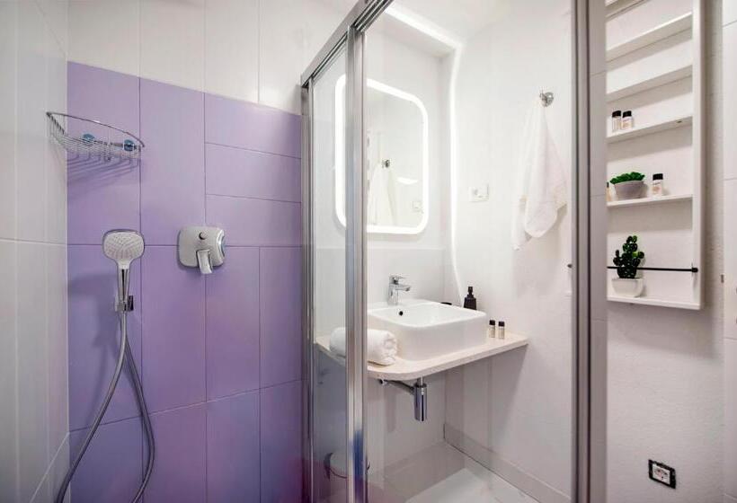 استودیوی لوکس, Riva Residence