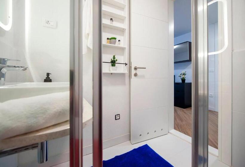 استودیوی لوکس, Riva Residence