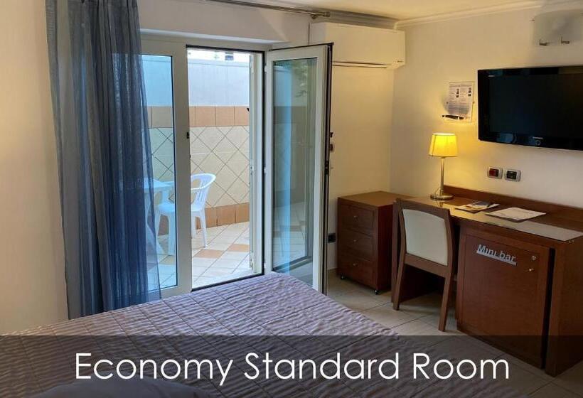 Economy Quadruple Room, Olimpico