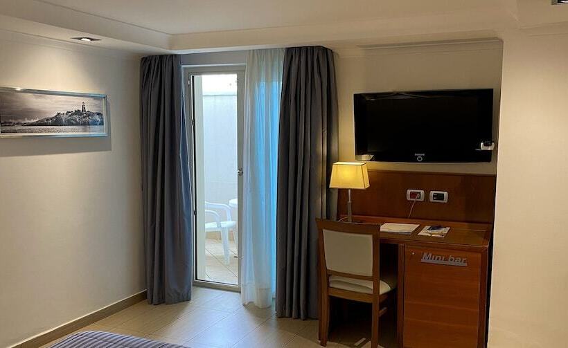 Economy Quadruple Room, Olimpico