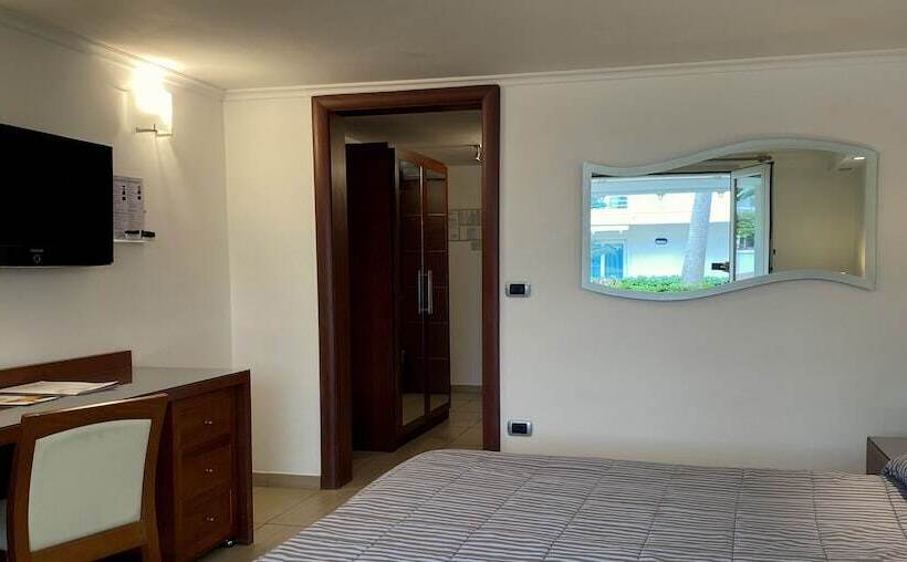 Economy Quadruple Room, Olimpico