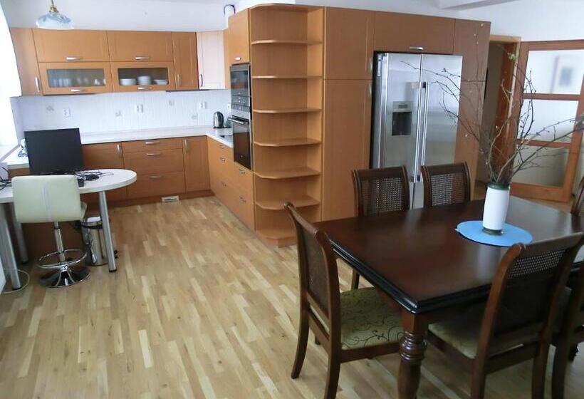 آپارتمان 3 خوابه, Pension Rondel