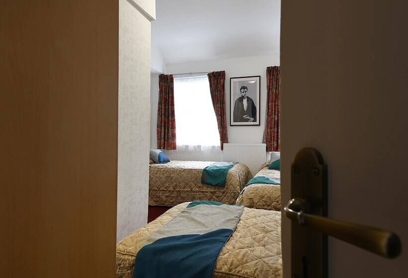 Трехместный Номер Deluxe, Boston Court