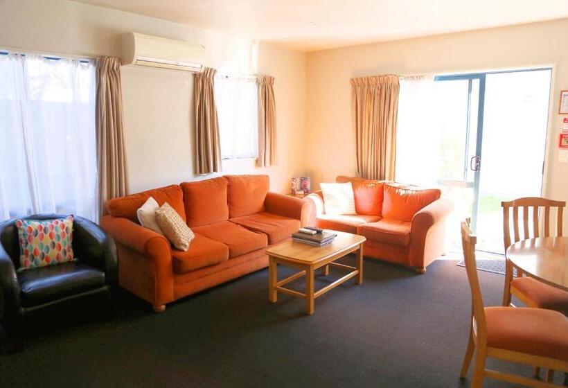 Апартаменты 2 Спальни, Bush Inn Court Motel