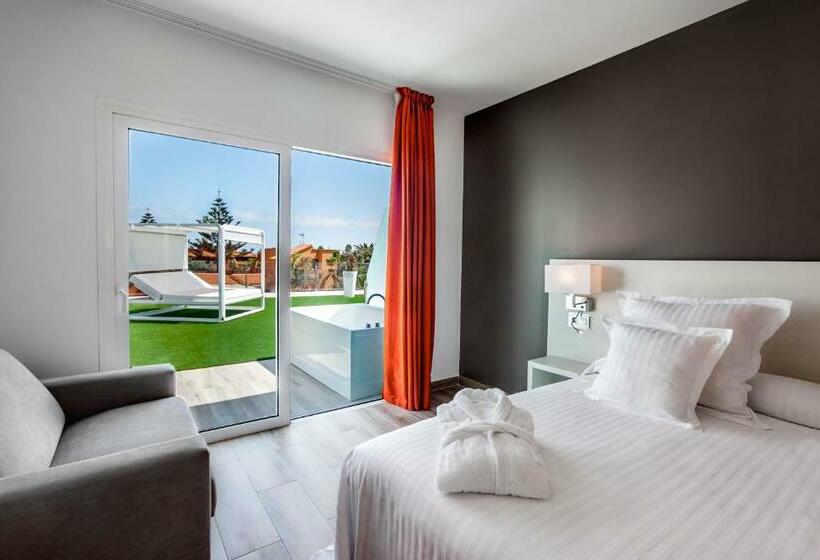 Quarto Deluxe com Hidromassagem, Barcelo Corralejo Sands