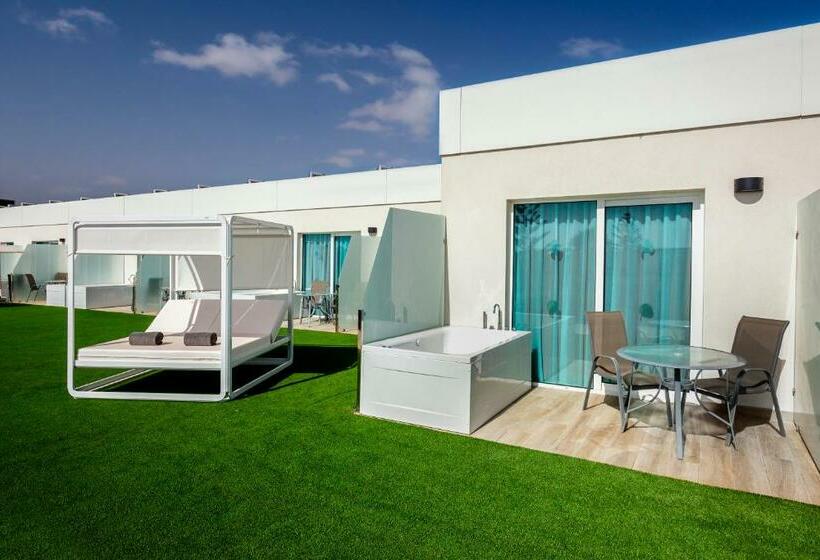 חדק דלוקס עם ג'קוזי, Barcelo Corralejo Sands