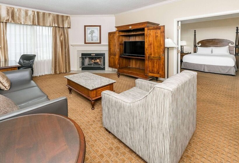 디럭스 스위트, Richmond Inn & Suites Trademark Collection By Wyndham