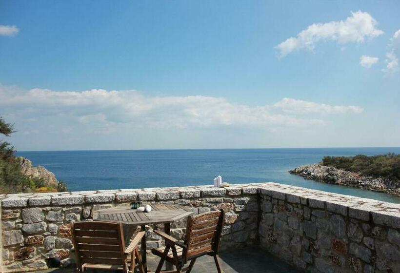オーシャンビュースタンダードルーム, Lalloudes Seaside Accommodation