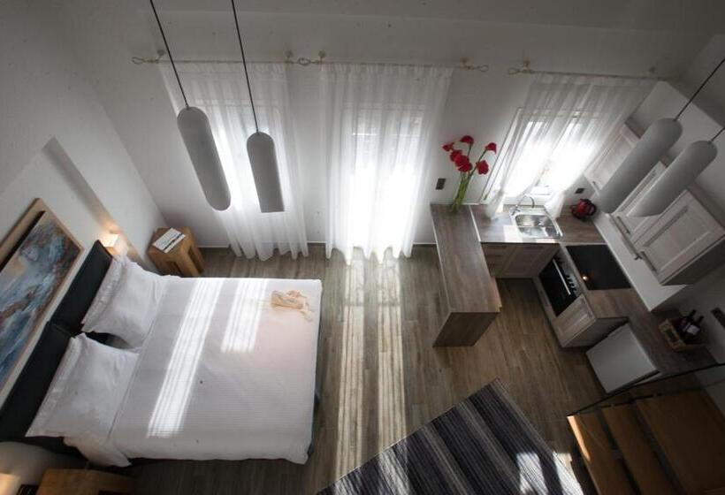 스탠다드 스튜디오 킹침대, Villa Vilielmini