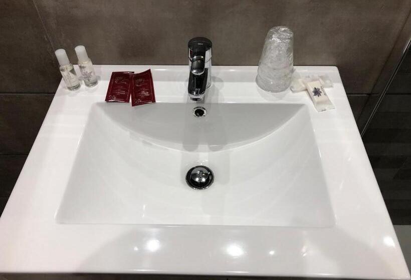 스탠다드 룸, Hostal Montreal