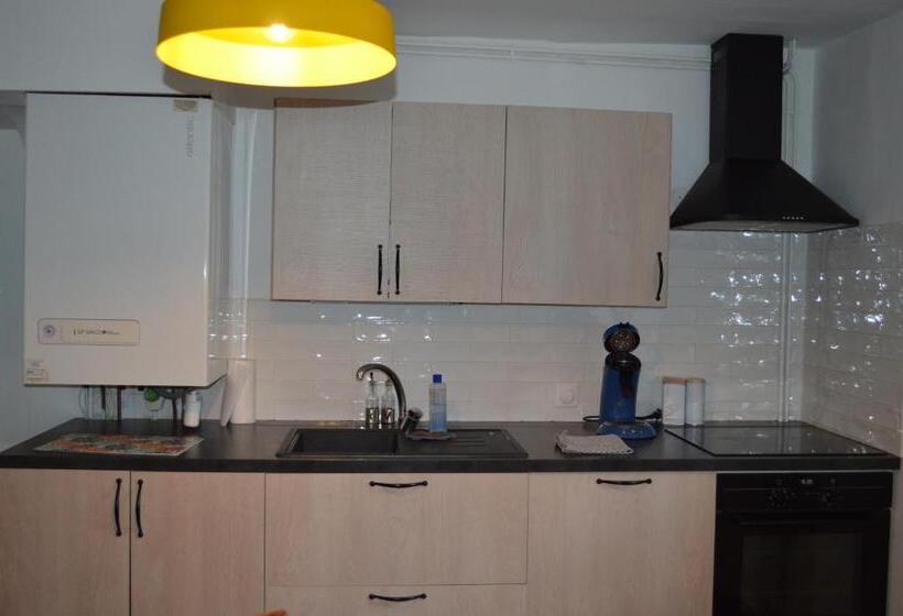 Дом 2 Спальни, J&g House