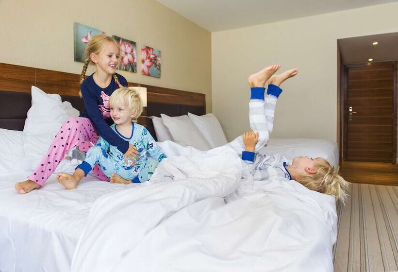 스탠다드 룸 더블 침대, Hilton Garden Inn Ras Al Khaimah
