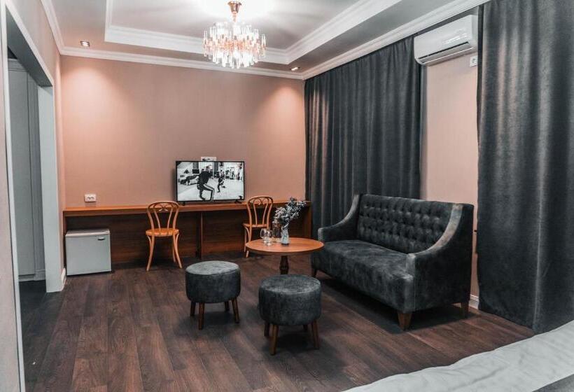 سوییت, жомарт