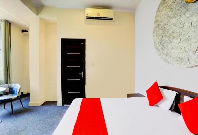 Triple Classic Room, Oyo 29308 Virasat Shaheed Path Inn