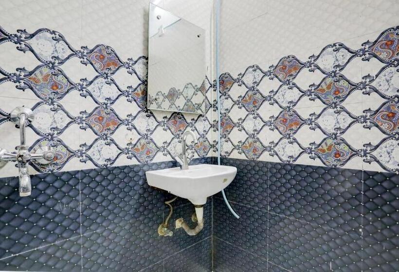 Triple Classic Room, Oyo 29308 Virasat Shaheed Path Inn